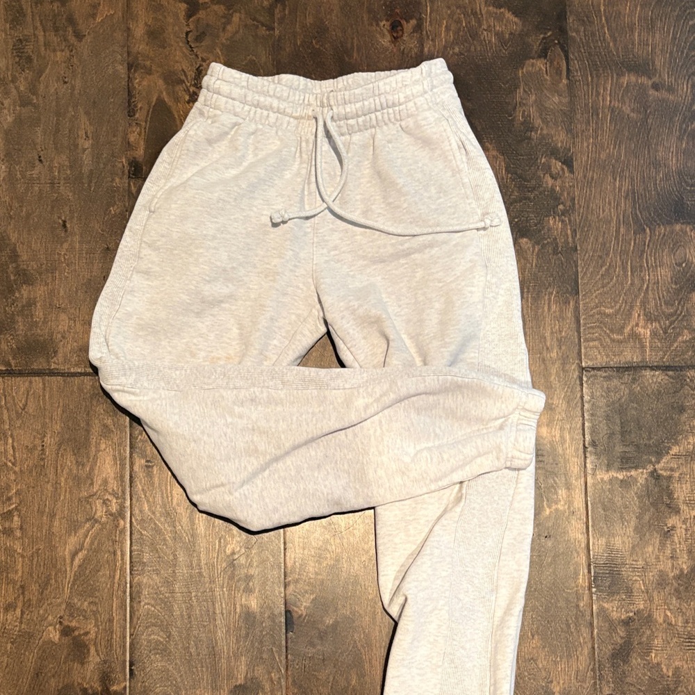 Aritzia Light Gray Sweatpants